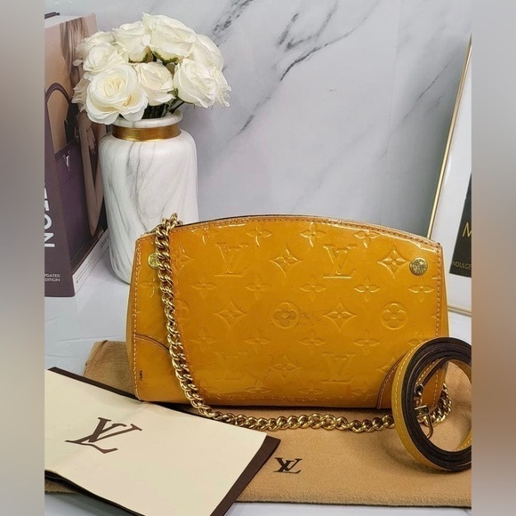 𝅺louis VUITTON VERNIS STA. MONICA CLUTCH - Picture 1 of 17